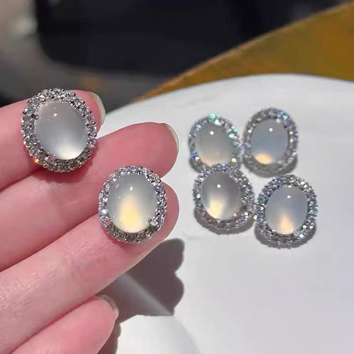 Natural Moonstone Agate Earrings - Chic, Versatile, Trendy, and Unique Niche Fashion