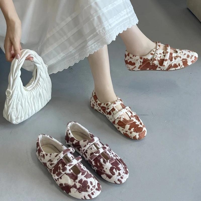 Fashion High Quality Faux Suede Ballet Flats Women Fashion Leopard Shallow Mary Jane Shoes Comfortable Round Toe Brand Designer Shoes