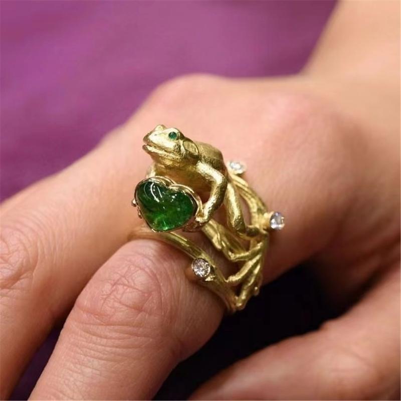 Emerald Green Heart Frogs Hug Ring Stylish Animal Finger Ring Unique Vintage Fashion Statement Jewelry for Women