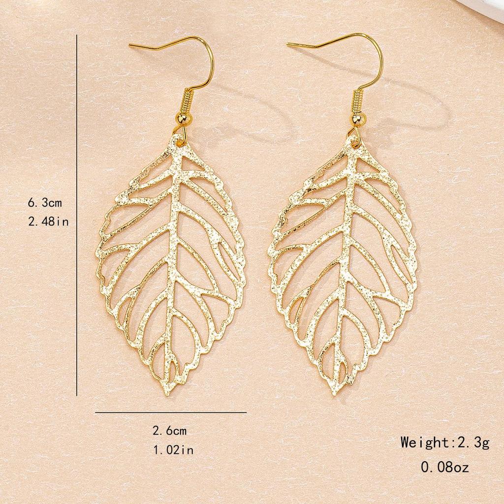 Stylish European and American Leaf Texture Hollow Earrings - Elegant and Versatile Fashion Jewelry