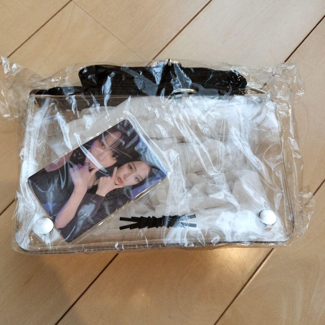 

[USED] Le Sserafim FLAME RISES Crossbody Bag Trading Card