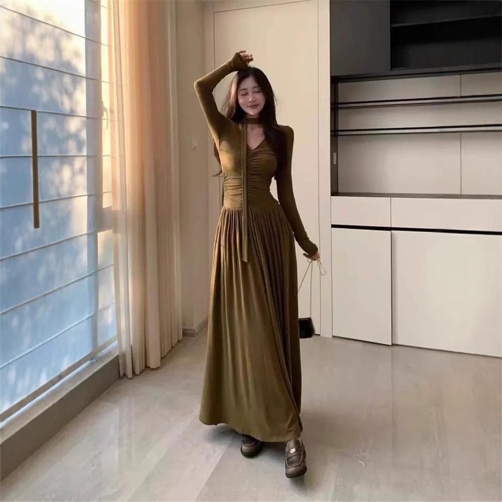 

Осень 2024 Облегающее плиссированное вязаное платье для женщин Extra Large