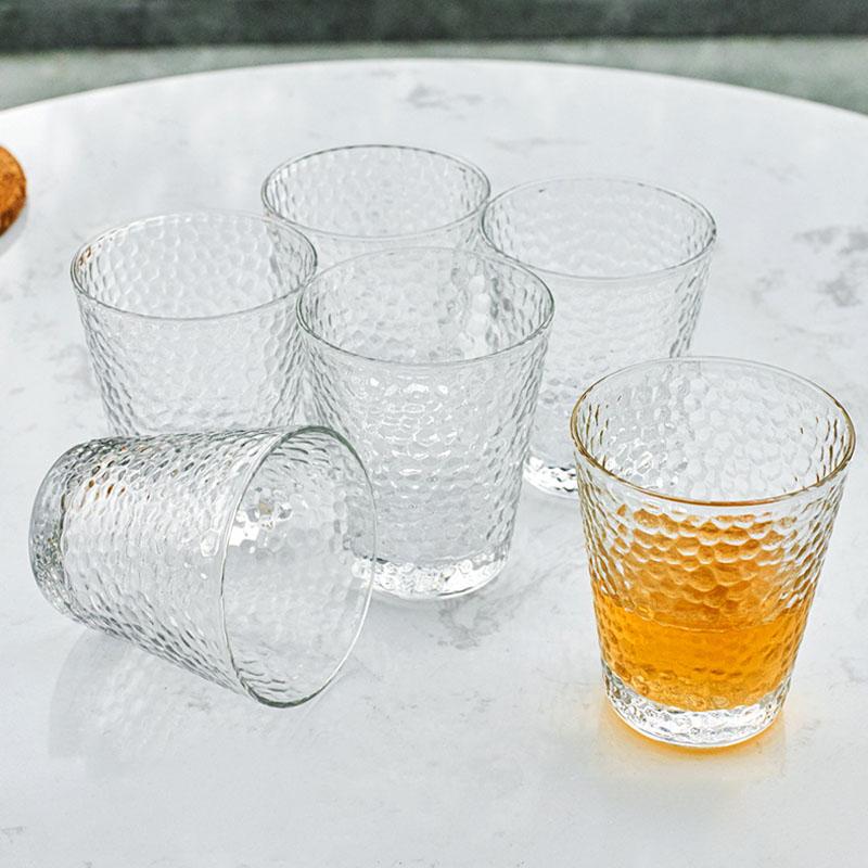 2er Set 320ml 11oz Transparentes Glas mit Hammermuster Tasse Nordischer Stil Brandyglas Trinkgeschirr Geschenke für Freunde Getränkebecher