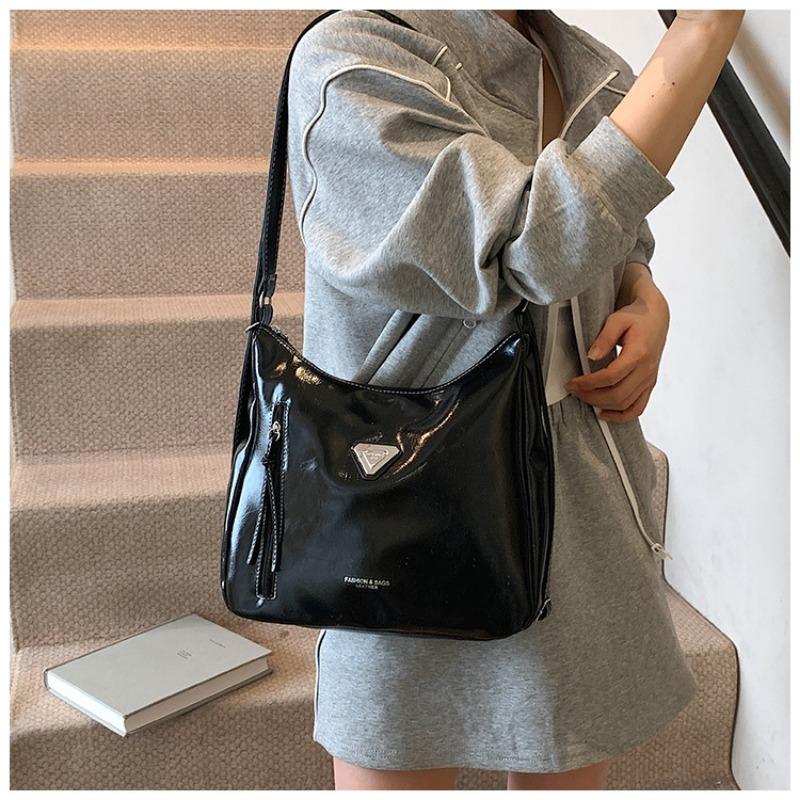 Bag Women's New Retro Shoulder Bag Large Capacity High Value Women's Bag Multi-functional Tote Bag Backpack
