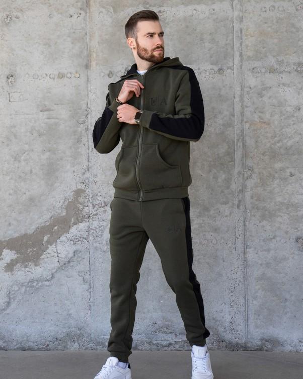 Teplý oblek s vlasteneckými symboly ISSA Plus