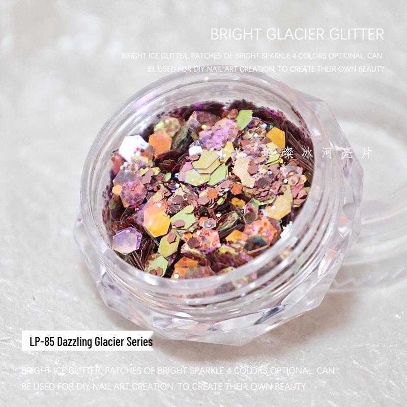 

Ослепительная серия «Ледник»: Ультратонкий глиттер и микс шестигранных пайеток для нейл-арта