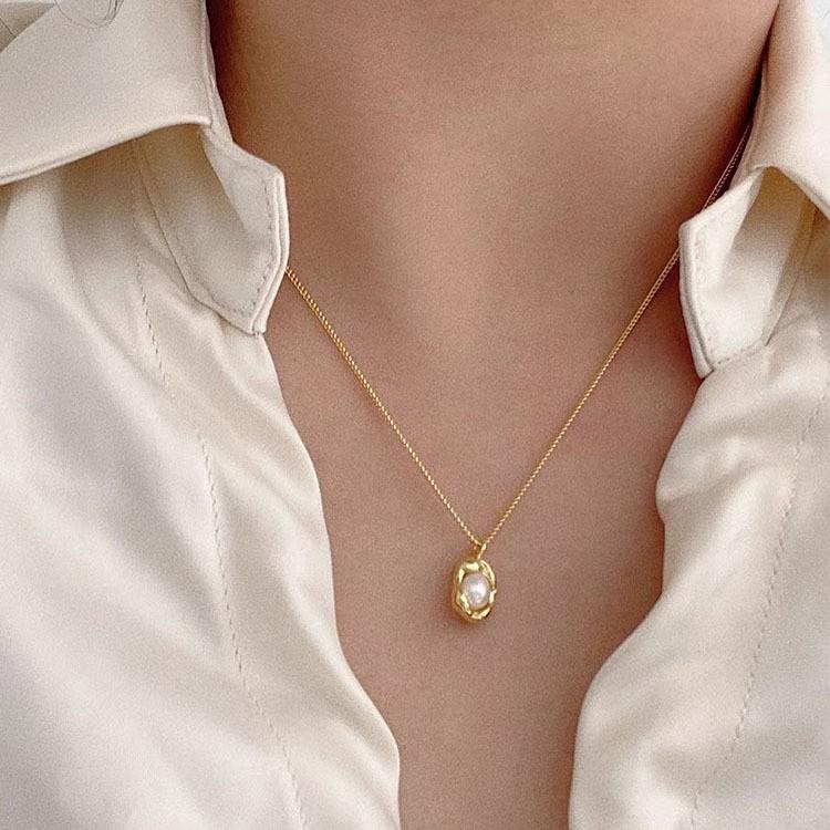Simple Temperament Golden Beanie Necklace Female