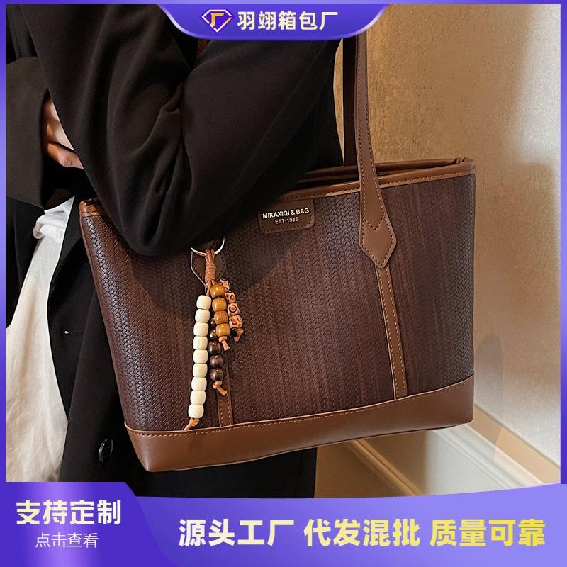 Popular bags women's large-capacity new autumn and winter versatile casual shoulder bag commuter tote bag