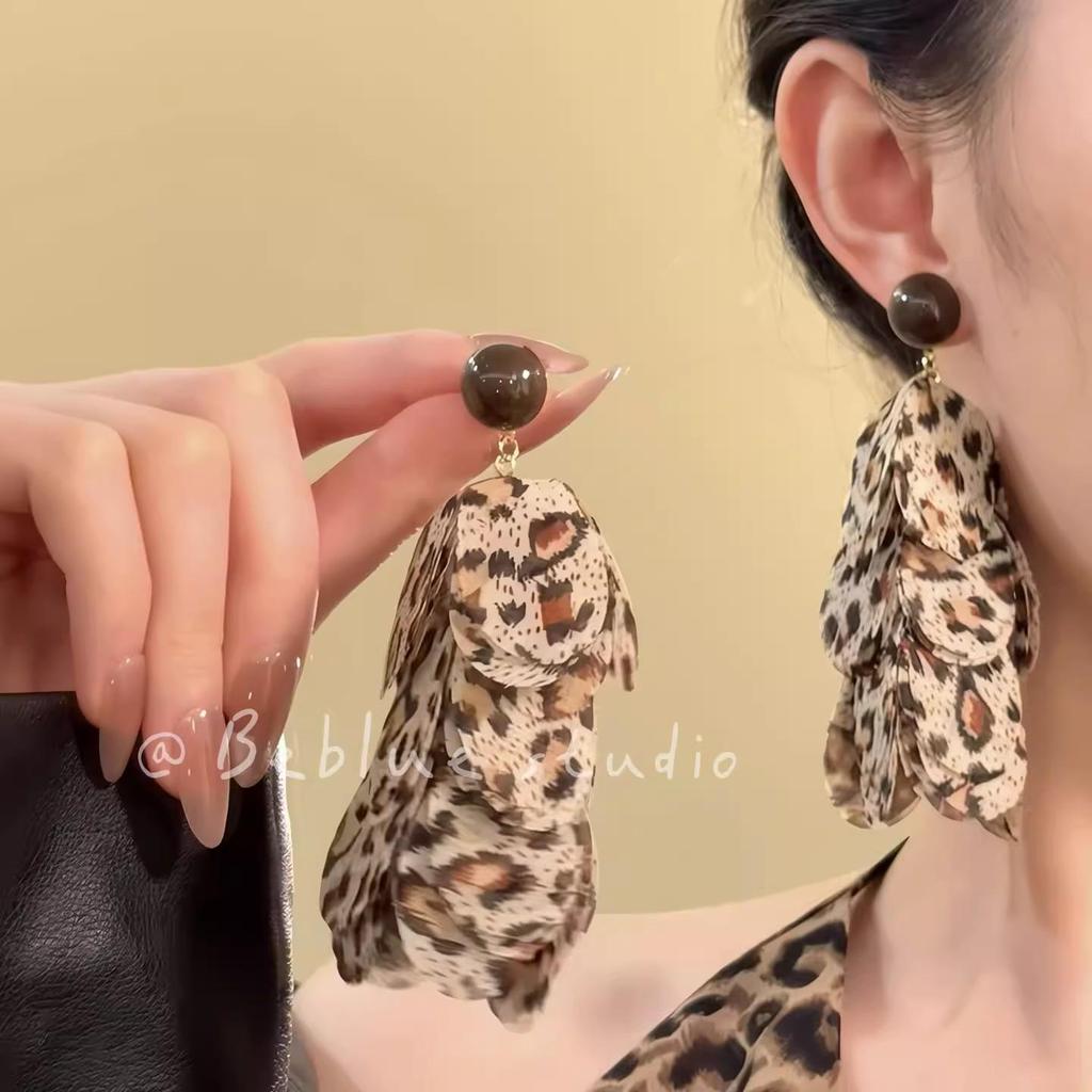 Elegant 2025 French Pearl Earrings for Women - Unique, High-End Design