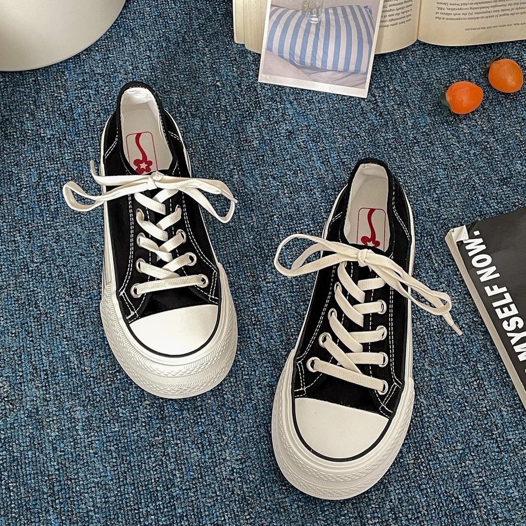 Casual Lightweight Retro Round Head Platform White Shoes Women's 2025 New Summer Leisure Sports Soft-soled Canvas Board Shoes