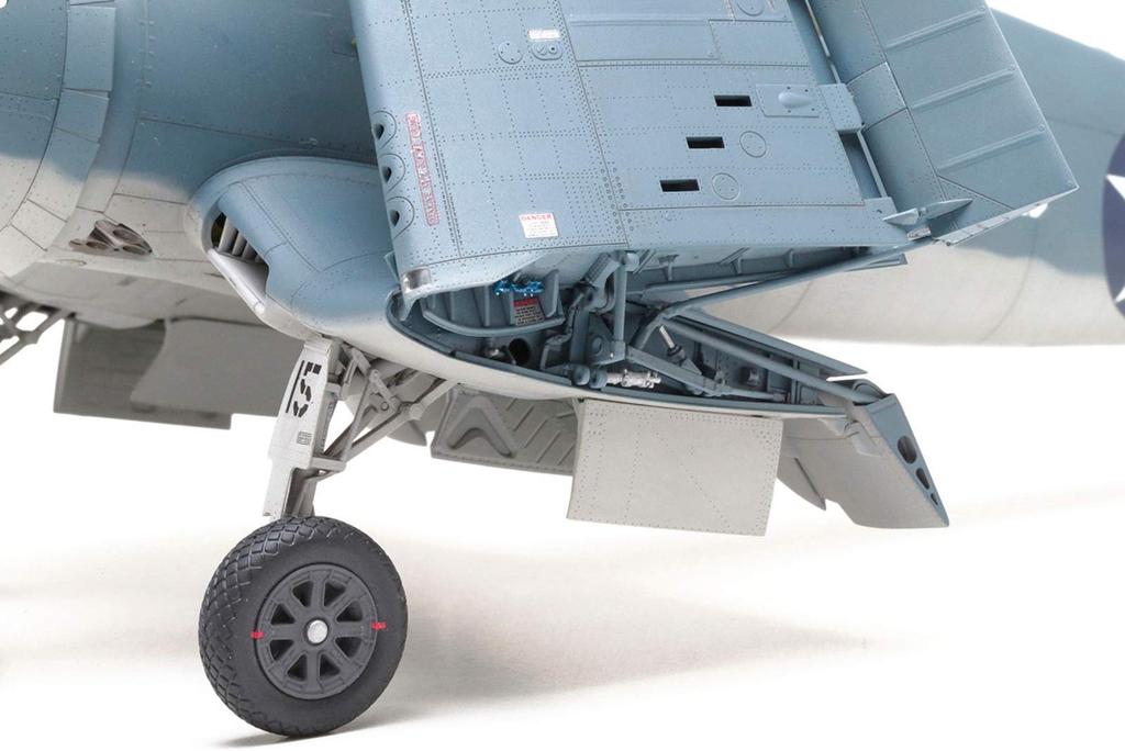 Tamiya Aircraft Series 24 Navy Vought Corsair Birdcage Plastic Model Kit 60324 1/32 No. U.S. F4U-1