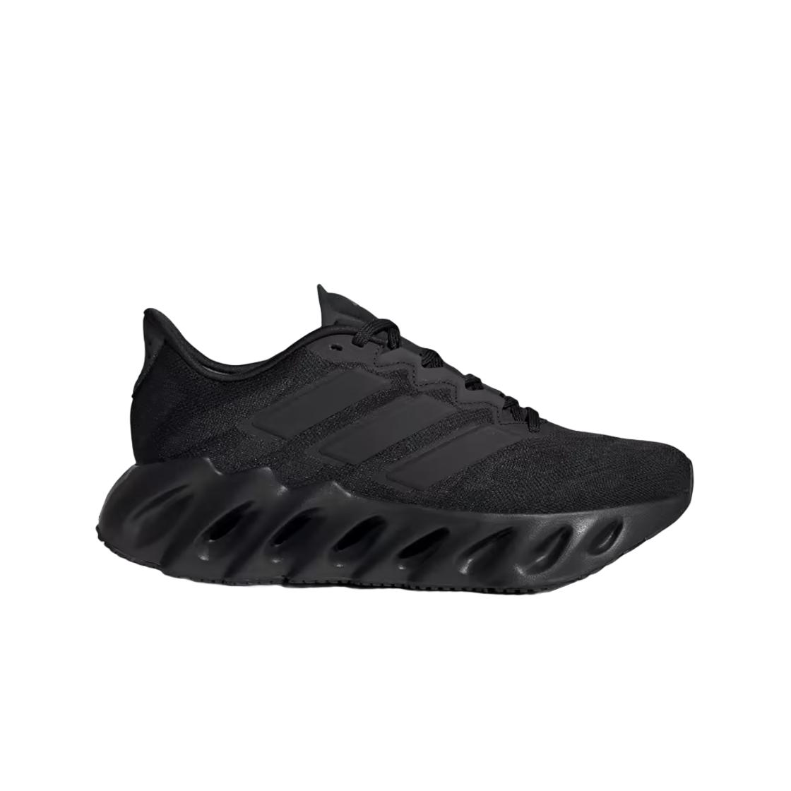 

(в) Кроссовки для бега Adidas Switch Fwd Core Black Carbon 235