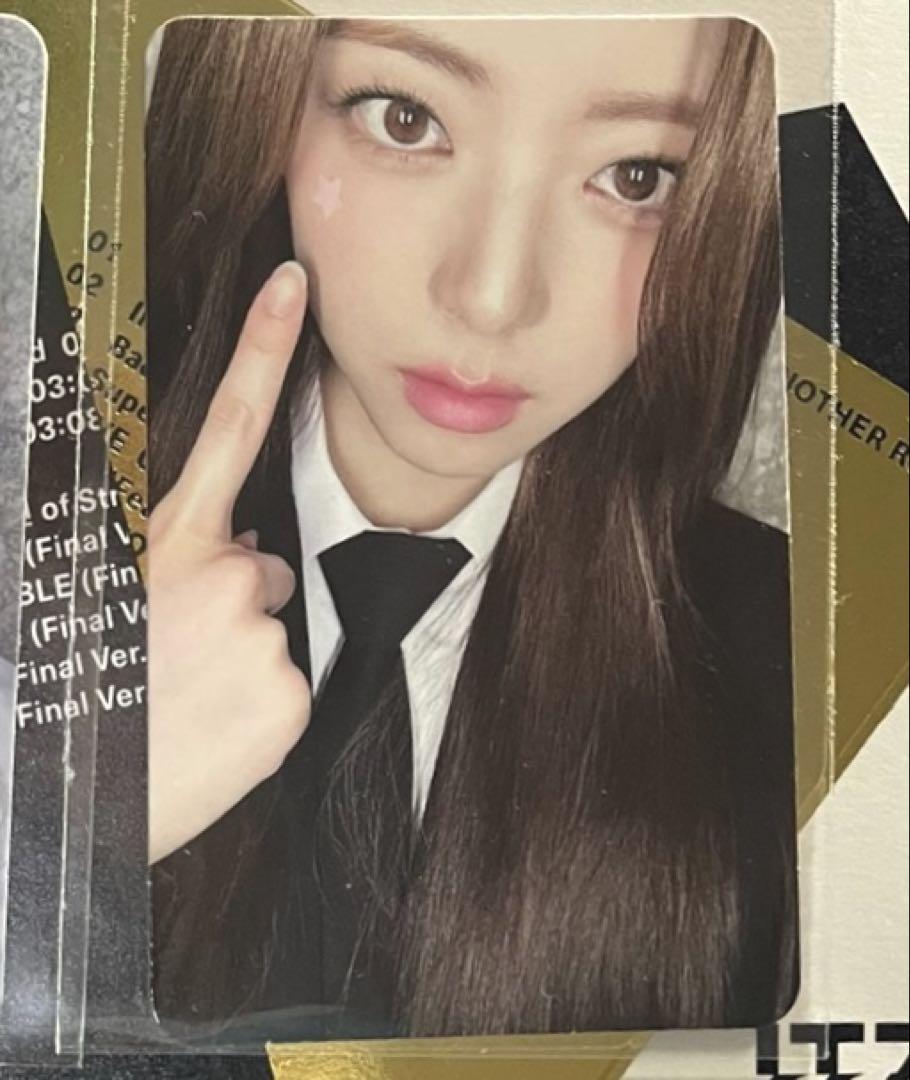 

[USED] itzy Yuna GOLD cokodive autograph session limited trading card