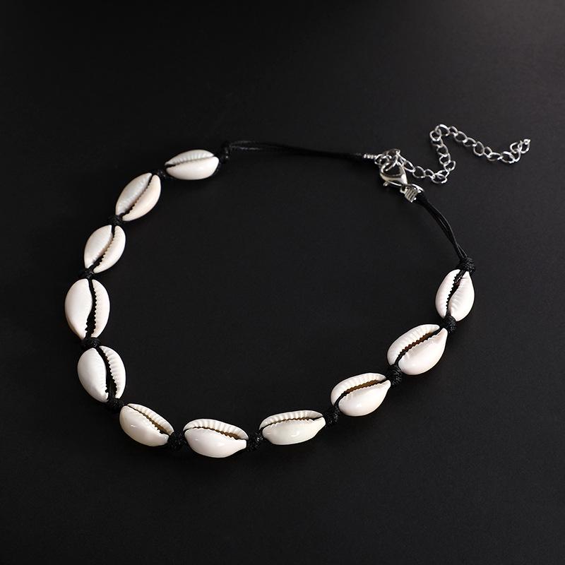 Vintage European-American Shell Necklace: Retro Fashion Accessory & Trendy Travel Souvenir