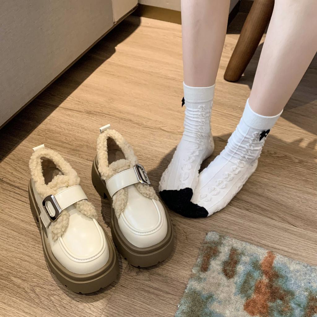 Retro fashion velvet loafers women's 2025 new winter velvet warm cotton shoes platform British style small leather shoes