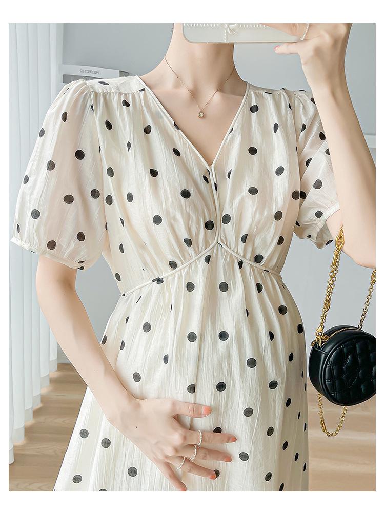 Summer Polka Dot V-Neck Dress: Retro French Style with Puff Sleeves for Expecting Mothers.