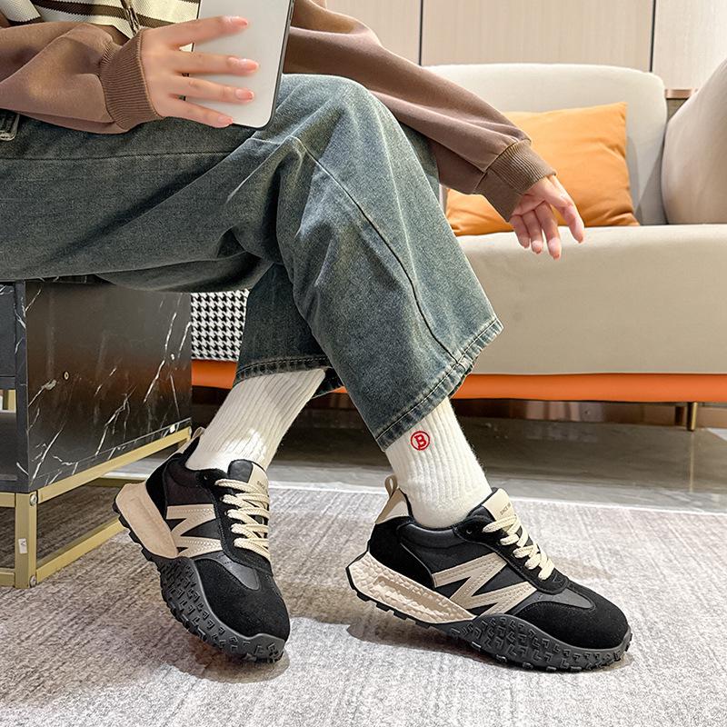 Dexun Women's Genuine Leather Velvet Running Shoes - 2024 Winter Collection: Lightweight, Versatile, Casual Sports Sneakers.