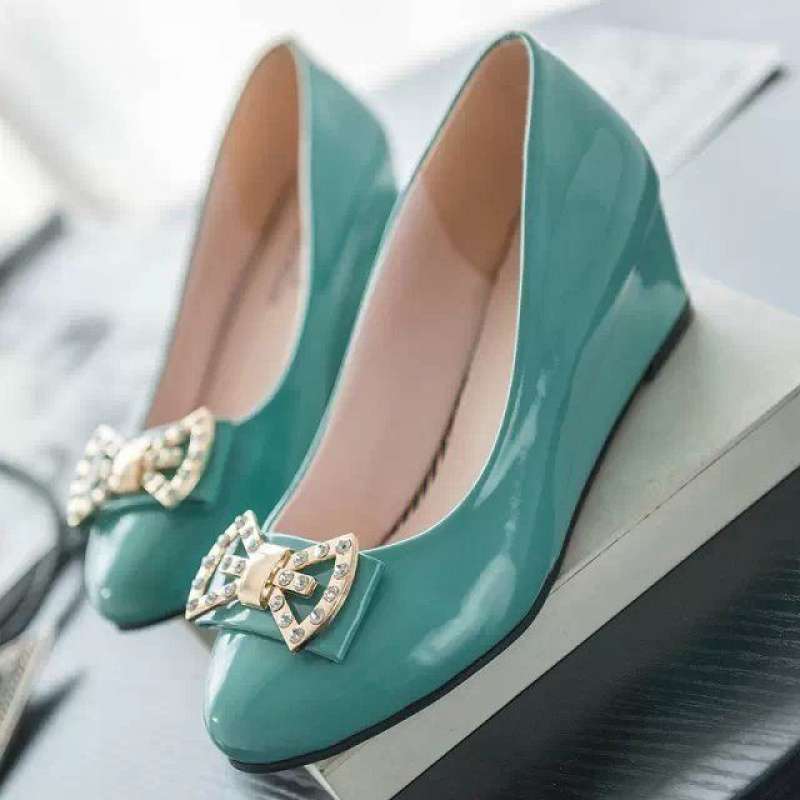 

Women s single shoes Spring and Autumn 2025 new black leather casual shallow bow rhinestone work shoes wedge heel mother shoes 35 зелёный