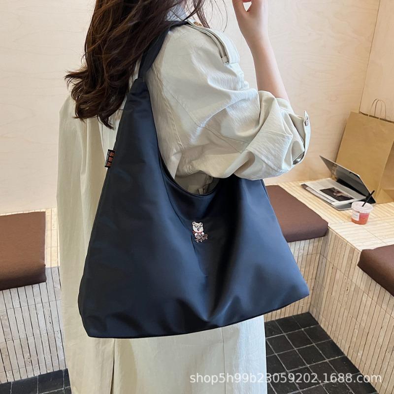 Large-capacity Shoulder Handbag, Tote Bag, College Student Class Commuter Bag, New Casual Niche Armpit Bag