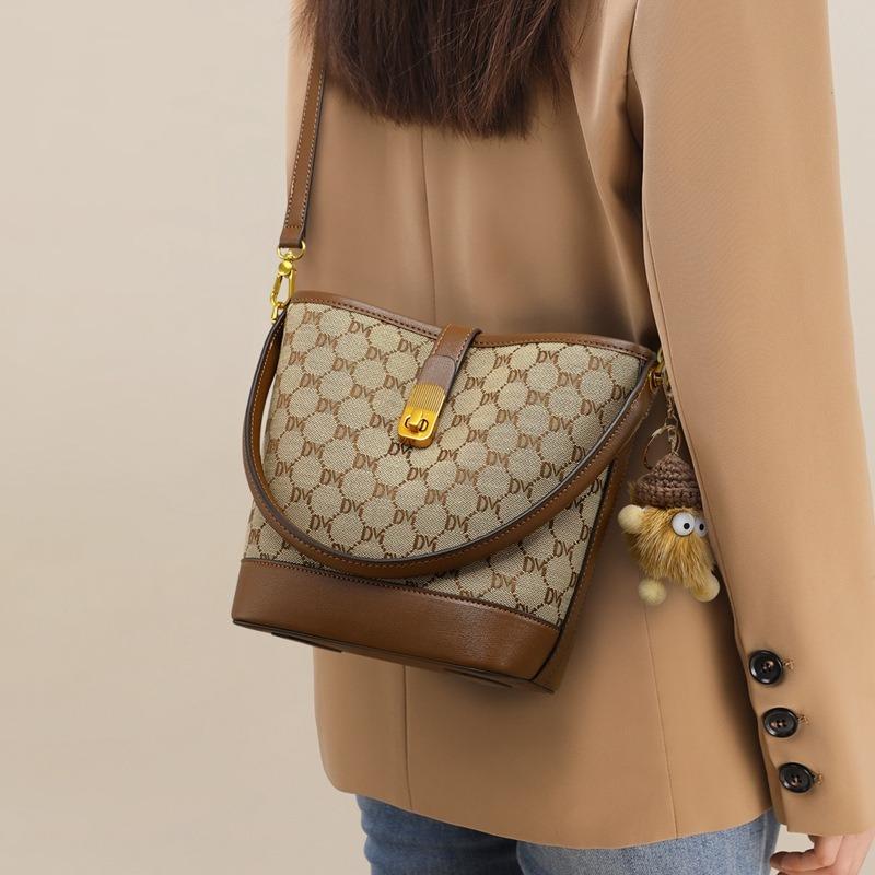 Bucket bag New messenger bag Autumn and winter large capacity shoulder commuter handbag Versatile women's bag luggage