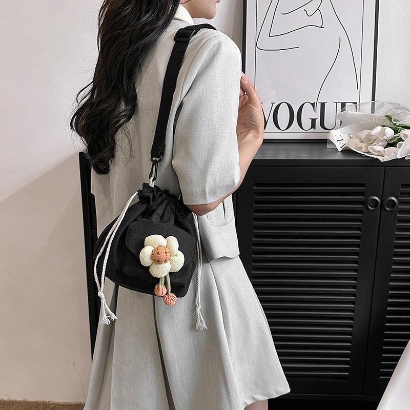 Popular Drawstring Bag Women 2025 New Trendy Fresh Canvas Shoulder Bag Cute Cute Girl Flower Crossbody Bucket Bag