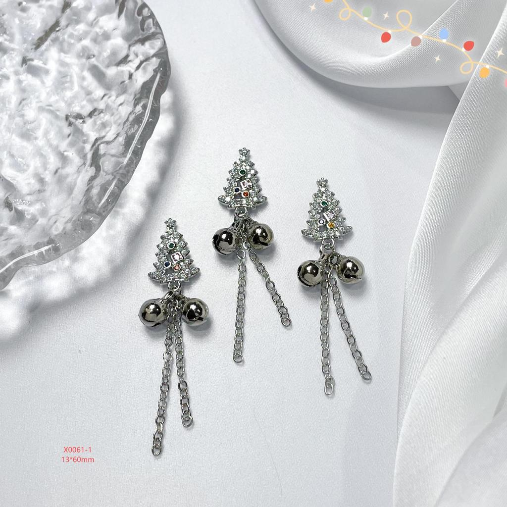 Celebrity-Inspired Christmas Nail Art: Cute Snowflake Bell DIY Zircon Accessories