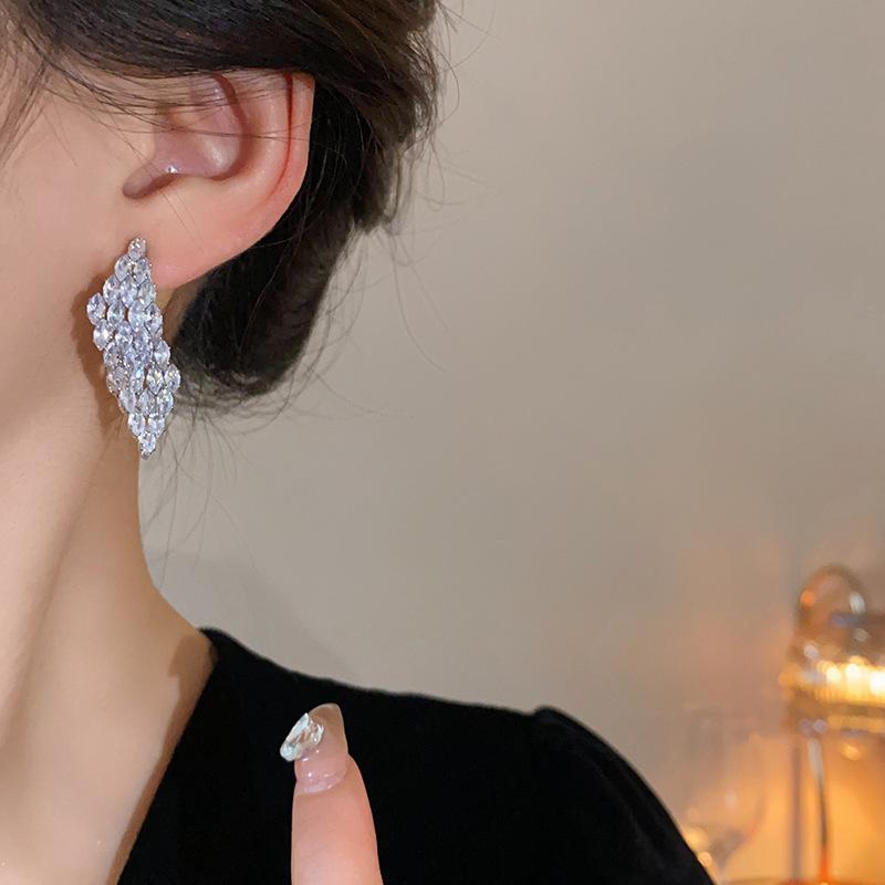 Steel needle zircon rhombus front and rear two-wear earrings fashion super flash earrings light luxury high-end versatile earrings