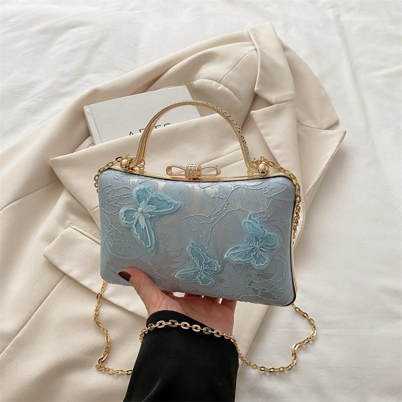 

2025 новая женская сумка белая портативная маленькая квадратная сумка новый китайский жаккард милый ветер бабочка свадебная сумка вечерняя сумка