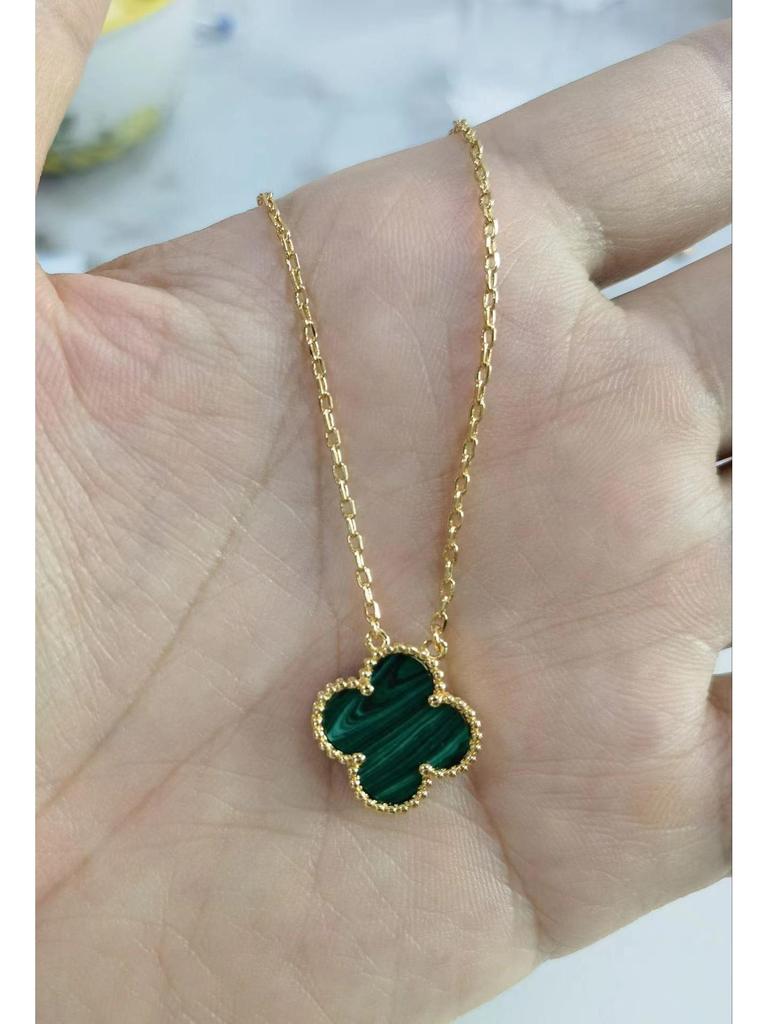 Halskette mit vierblättrigem Kleeblatt, 18 Karat vergoldet, mit Anhänger aus rosenrotem Chalcedon, Achat und weißem Muschelkern für Damen