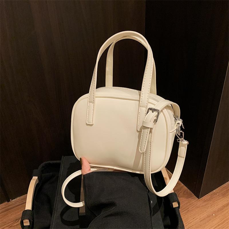 

Premium handbag bag women s new popular fashion shoulder bag versatile commuter messenger small square bag