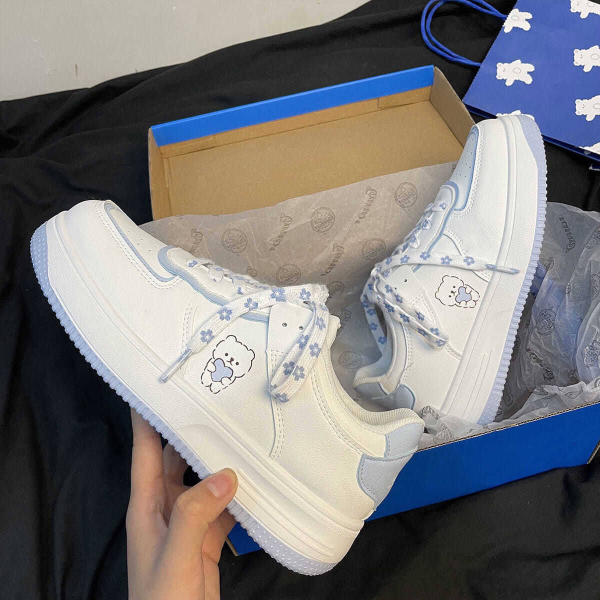 Белые спортивные кроссовки для женщин — фото 13