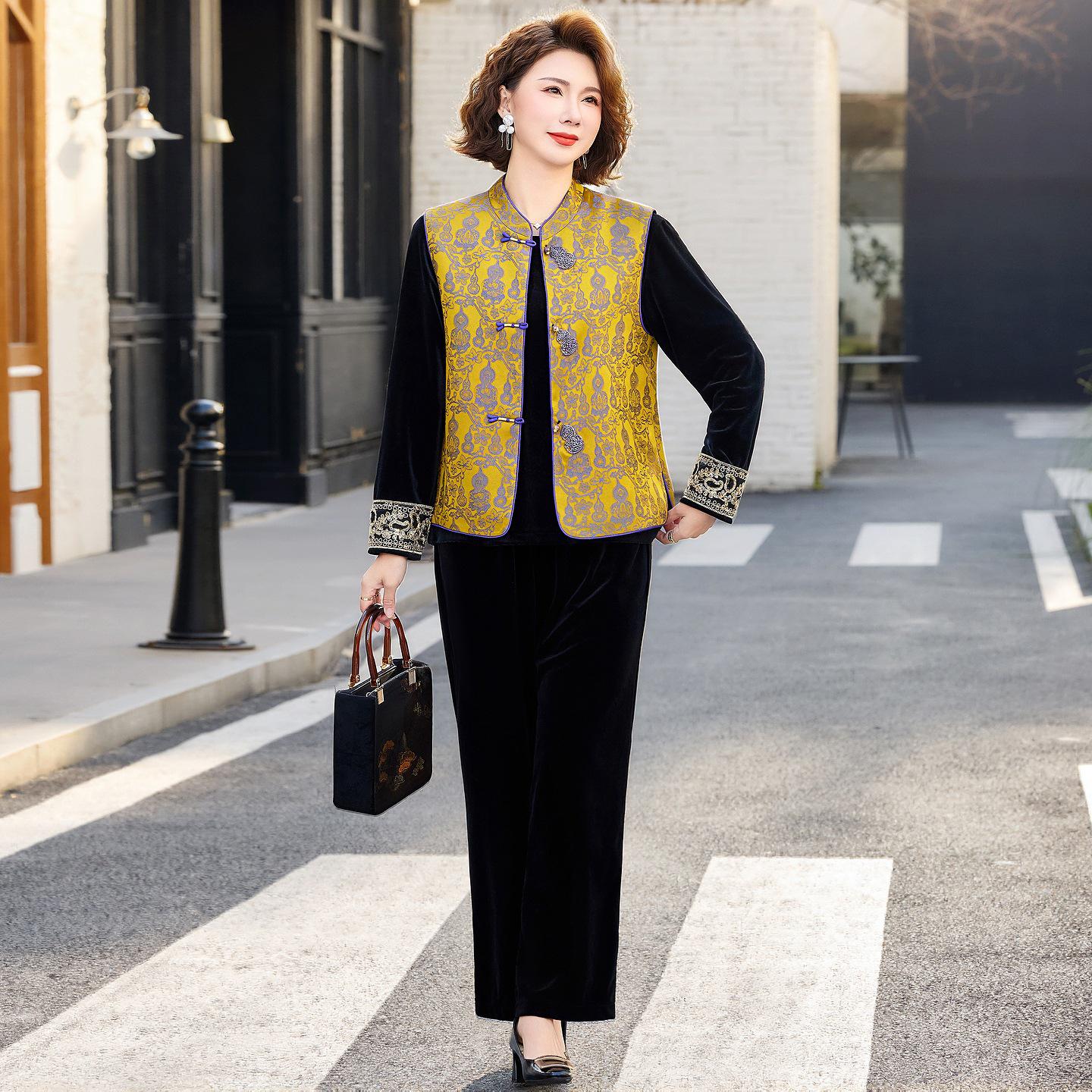 

Elegant Embroidered Velvet Vest & Top Three-Piece Suit for Middle-Aged Women - New Spring Collection 3XL (115-130 lbs recommended) жёлтый