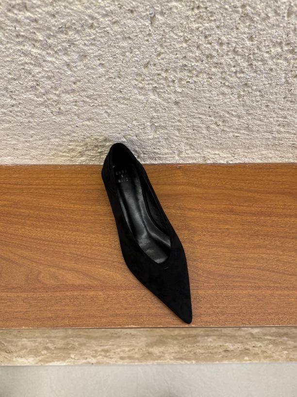 2025 new pointed Korean minimalist retro small single shoes~ autumn shallow mouth commuting versatile low-heeled women's shoes