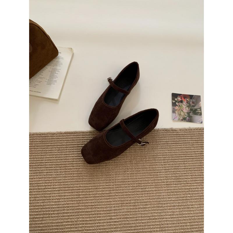 

2025 spring and autumn new flat-bottomed French evening breeze retro square head Mary Jane single shoes with soft soles grandma shoes women 40 темный кофе
