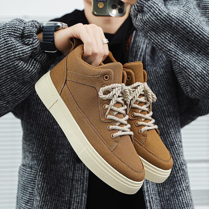 Neue koreanische Retro-Freizeit-Sneaker für Herren Modische einfarbige vielseitige und bequeme Laufschuhe für Herren Plateauschuhe