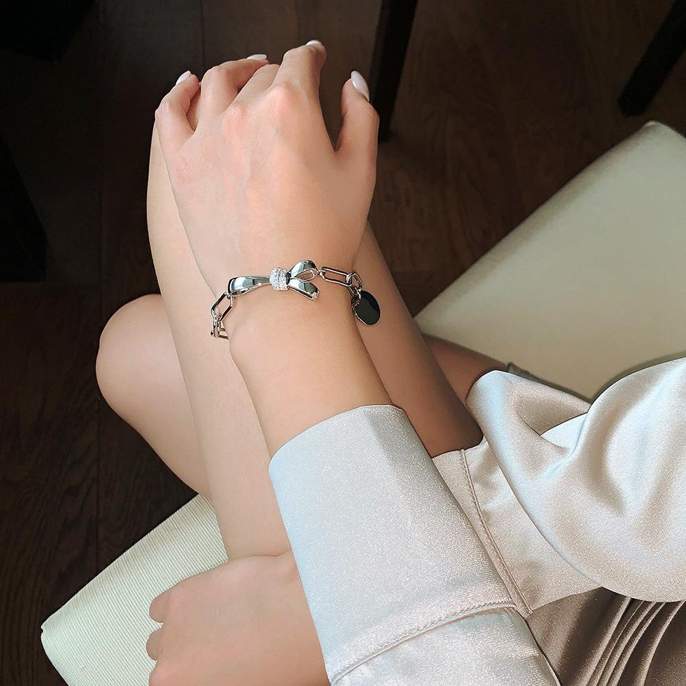 Exaggerated Bow Necklace Full of Diamonds Elegant Butterfly Bracelet Open Bangle with Micro Inlaid Design