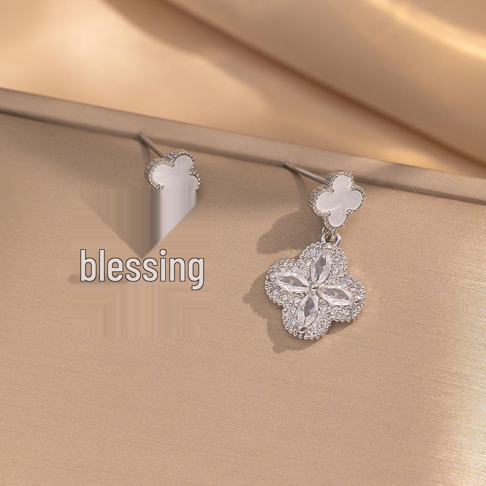 Eleganckie kolczyki sztyfty z cyrkoniami w kształcie koniczynki i misia - Nowy szykowny design