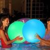 16-farbiger LED-Strandball, 4 einstellbare Lichtmodi, aufblasbarer Leuchtball, blinkendes Schwimmbadspielzeug für Kinder, Erwachsene, Party