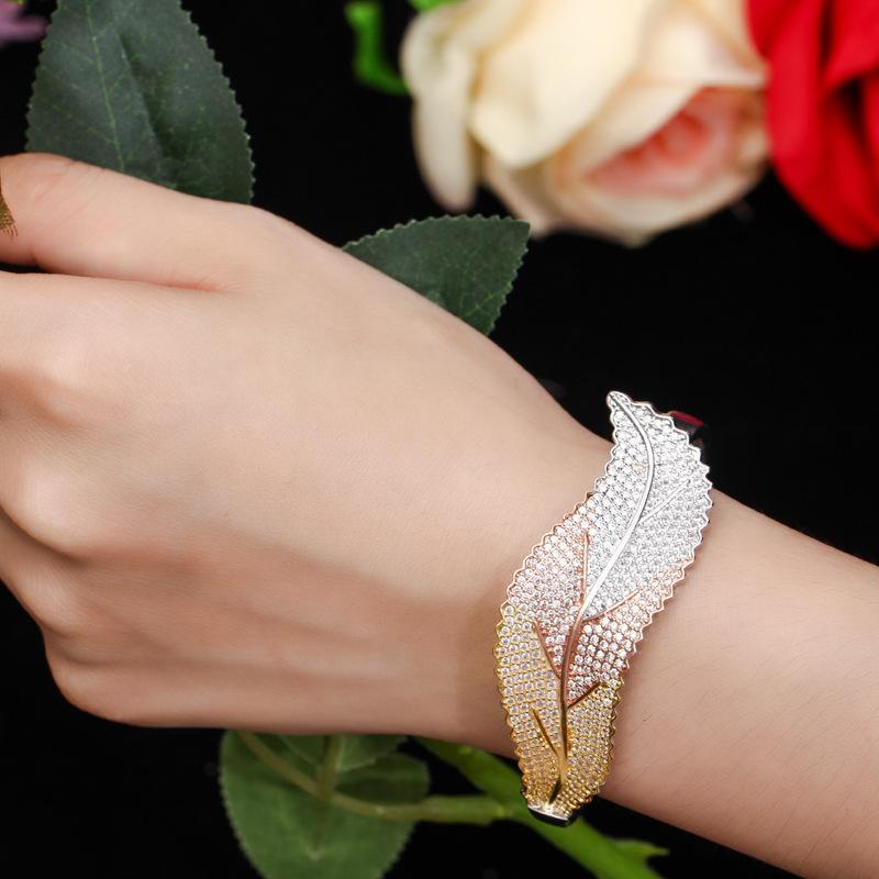 S0134 Hand Jewelry Personalized Creative Leaf Bracelet Super Flash Zircon