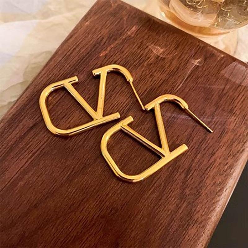 Minimalist Geometric Gold Lightweight Letters Earrings Highlight V Shaped Earrings for Women Aesthetic Ear Jewelry