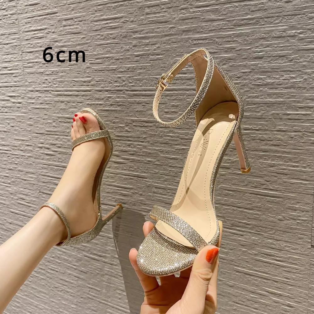 Женские сандалии с серебряным ремешком — фото 16