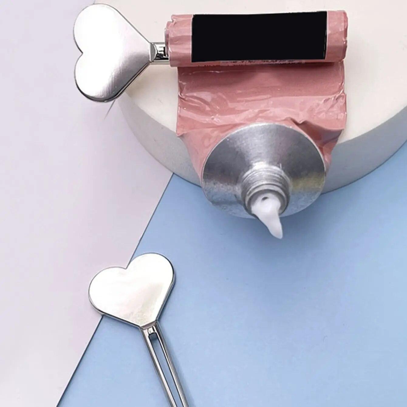 

Соковыжималка для зубной пасты в форме сердца, серебряная ручная зубная щетка из нержавеющей стали, инструмент для выдавливания зубной пасты для ванной комнаты