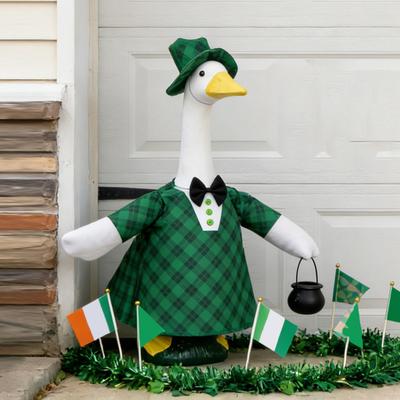 1 Satz St. St. Patrick's Day Veranda Gans Outfits Outdoor Garten Rasen Hof Gans Statue Kostüm Hut Schwarzer Tragekorb Feiertags Verkleidung Kleidung
