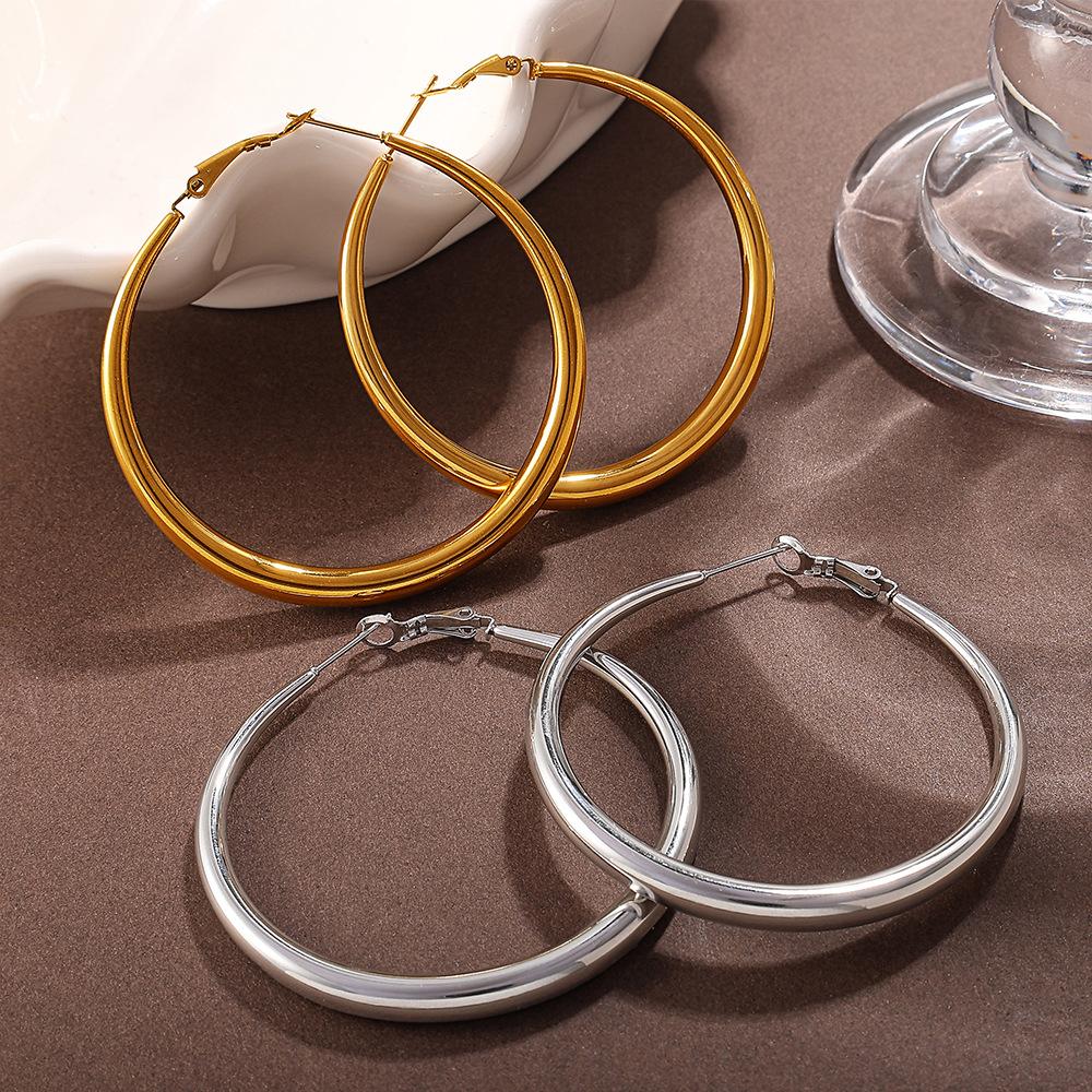 Exaggerated large circle earrings niche simple stud earrings plain circle personality versatile