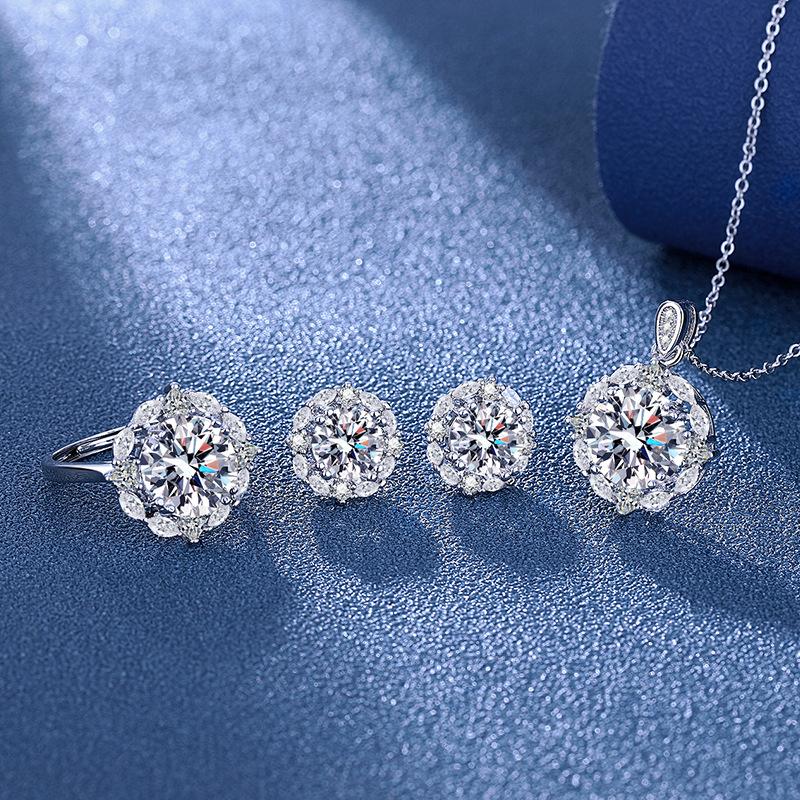 

2025 Fashion Trend Inlaid Zircon Silver Plated 5-Carat Large Diamond Pigeon Egg Pendant Diamond Necklace Women s Jewelry 45CM