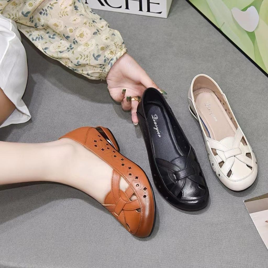 Doudou shoes women's spring 2024 new flat-soled leather shoes low heel niche hollow single shoes one pedal soft-soled mother shoes