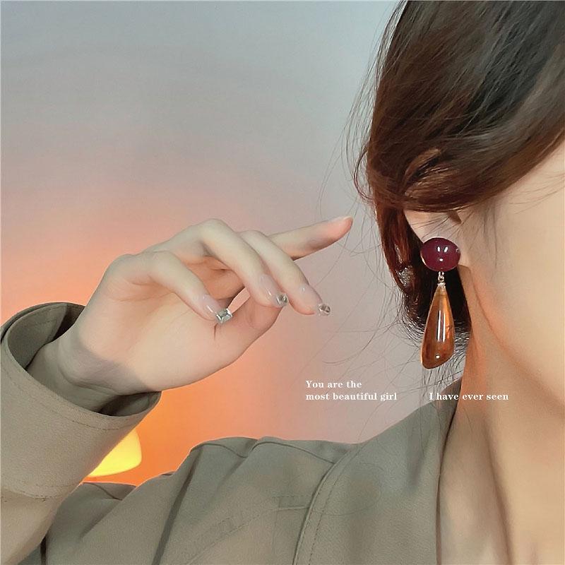 Vintage Style Amber Hanging Earrings Prevent Allergy Simple Water Drop Long Earring for Women Elegant Fashion Holiday Zircon
