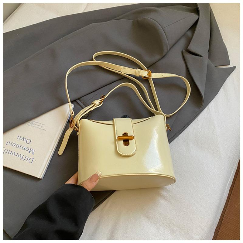 Hand carry trendy bucket bag women's autumn new niche fashion simple shoulder bag high value casual women's bag