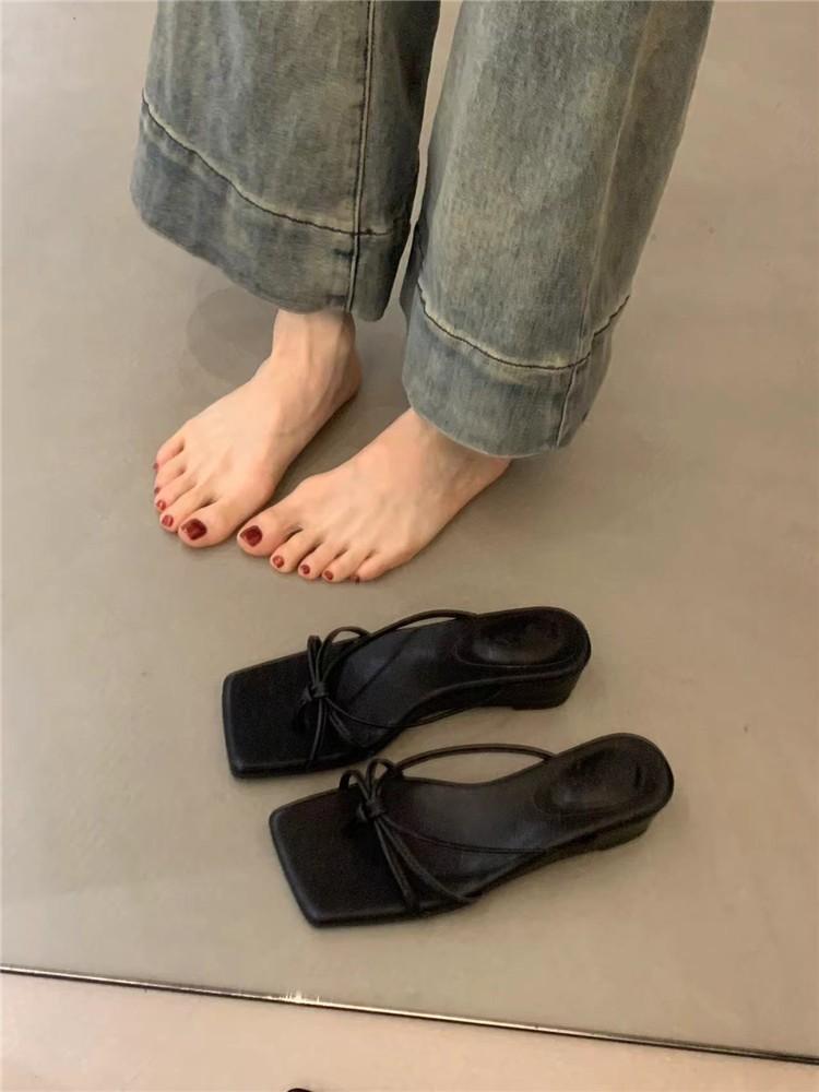 French evening slippers outside women's shoes 2025 summer retro thin strap toe beach leopard print slope heel sandals