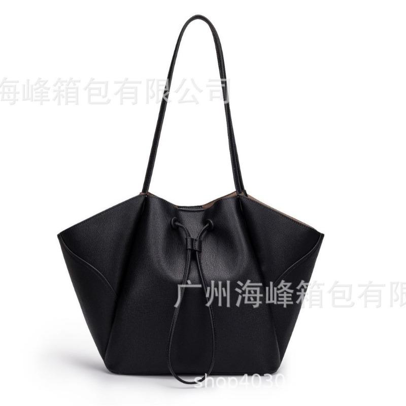 Spring new products, women's bags, detail decorative shoulder straps, versatile commuter large-capacity shoulder tote bags.